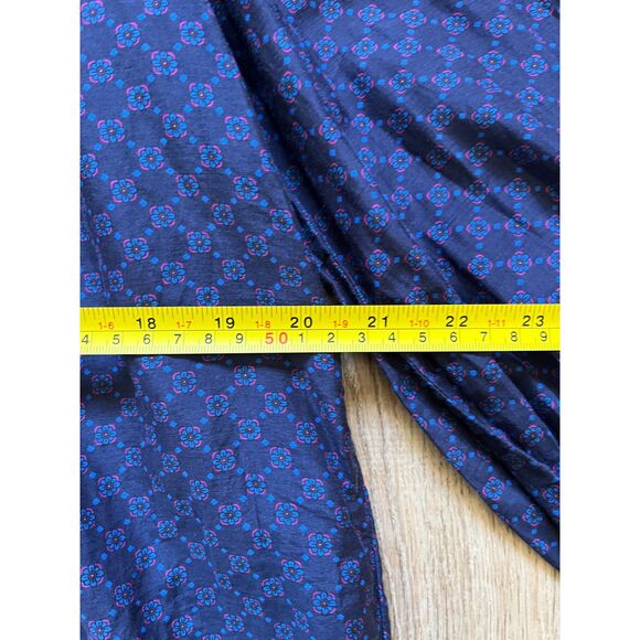 XIRENA Blue Pattern Button Front Long Sleeve Silk Shirt  Women's Size Medium - Picture 9 of 10